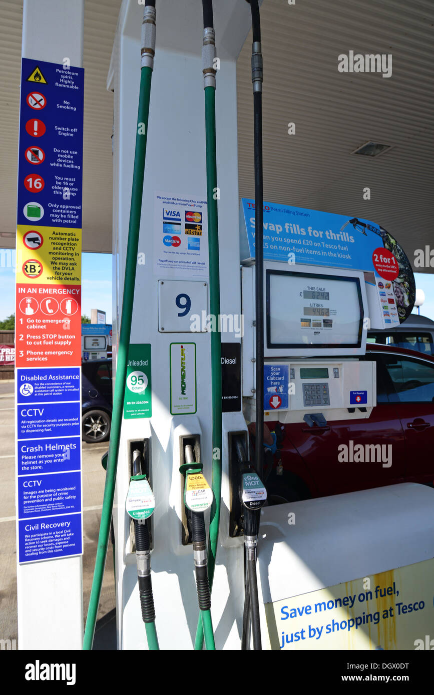 Bombas de bomba de gasolinera fotografías e imágenes de alta resolución