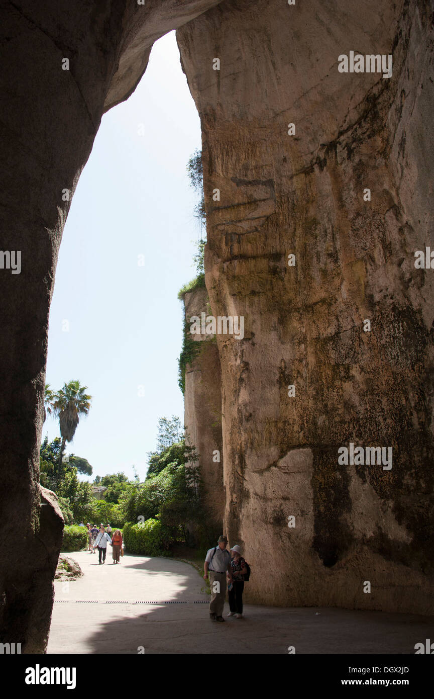 Gruta, la Oreja de Dionisio, el Parque Arqueológico de Neapolis