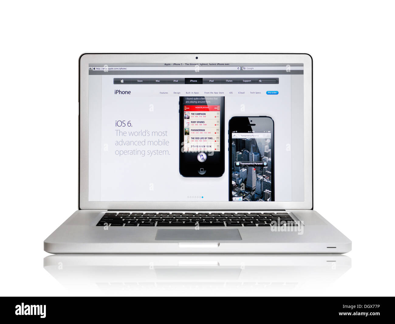 Sitio web de la tienda de Apple en la pantalla de un ordenador portátil que muestra el IOS6 iphone5 Foto de stock