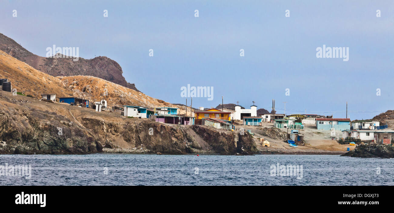 El estacional / temporal de pescadores; San Benito Oeste, una de las Islas San Benitos, Baja California Norte, México Foto de stock