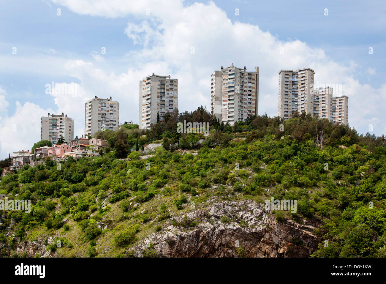 Edificios residenciales de gran altura de Rijeka, en Istria, Croacia, Europa, Rijeka, Croacia Foto de stock