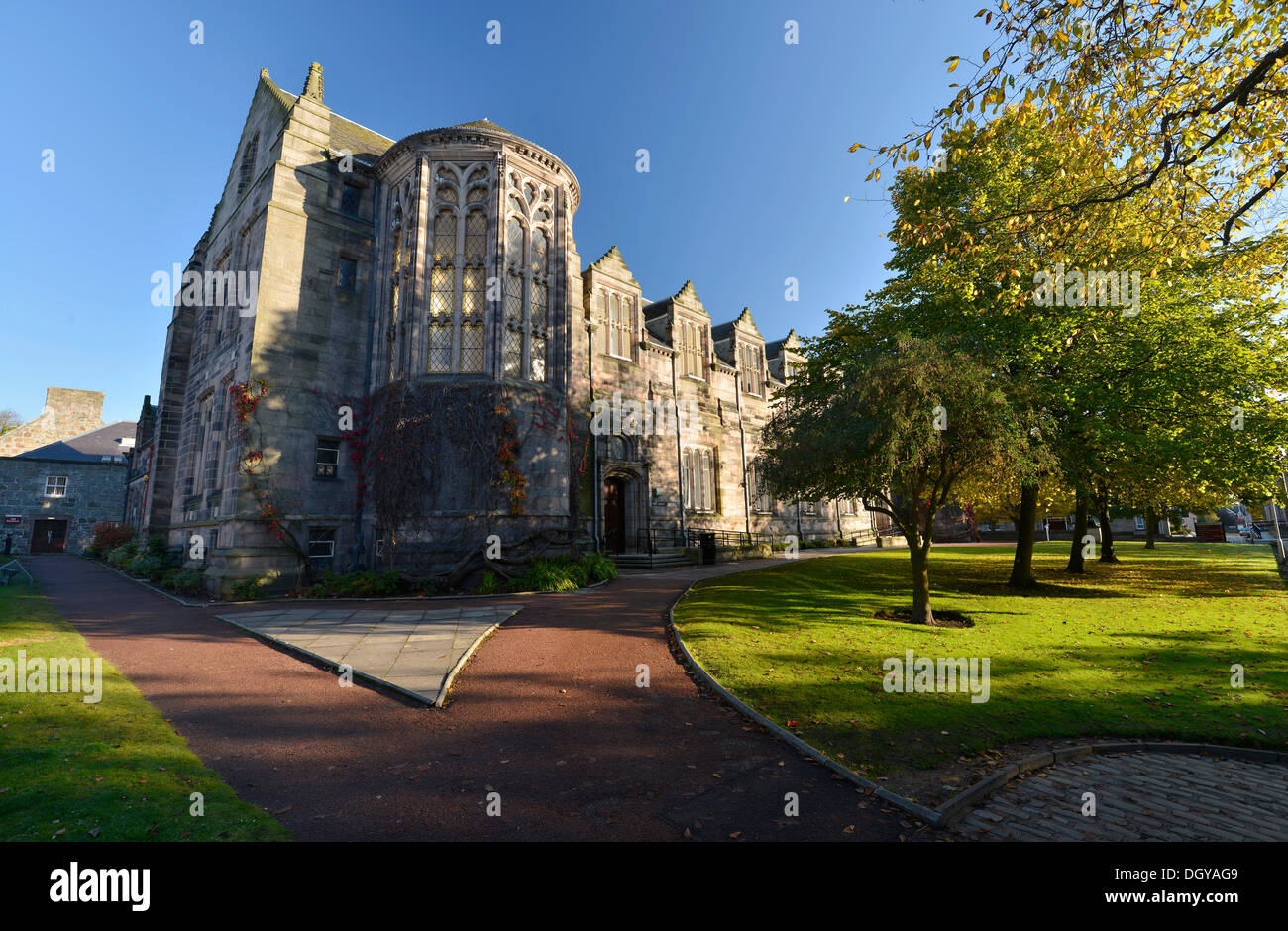 Parque otoñal en rey&#39;s College Chapel, High Street, el nuevo rey&#39;s, Old Aberdeen, Aberdeen, Scotland, Reino Unido Foto de stock