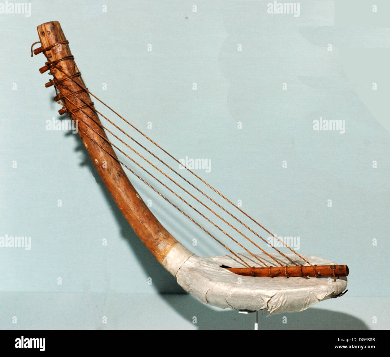 Egypt harp fotografías e imágenes de alta resolución - Alamy