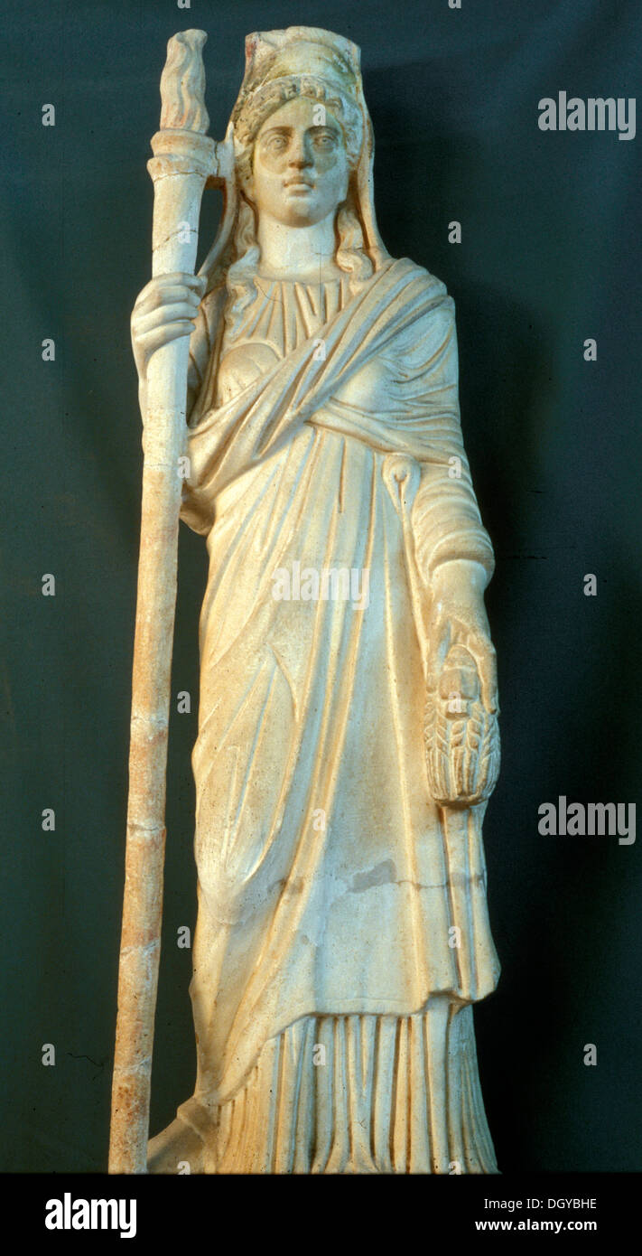 5697. Estatua de mármol de la diosa griega Kore o Persephona, diosa de la agricultura. La estatua que data de la 2ª. C. Se encontró en Samaria junto al teatro de la ciudad. Foto de stock