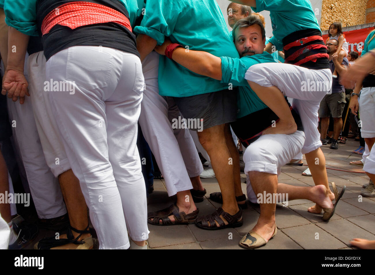 Los Castellers de Vilafranca.'Castellers' edificio torre humana.El Doctor Robert street.La Bisbal del Penedés. La provincia de Tarragona, España Foto de stock