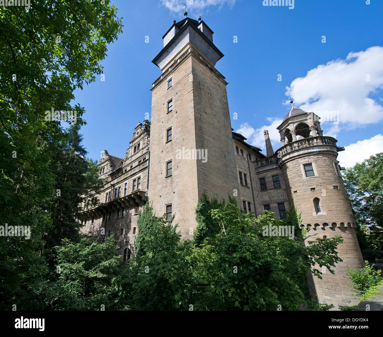 Schloss Neuenstein castillo, originalmente un castillo moated del período de Hohenstaufen, asiento de los Hohenlohe Archivos Centrales Foto de stock