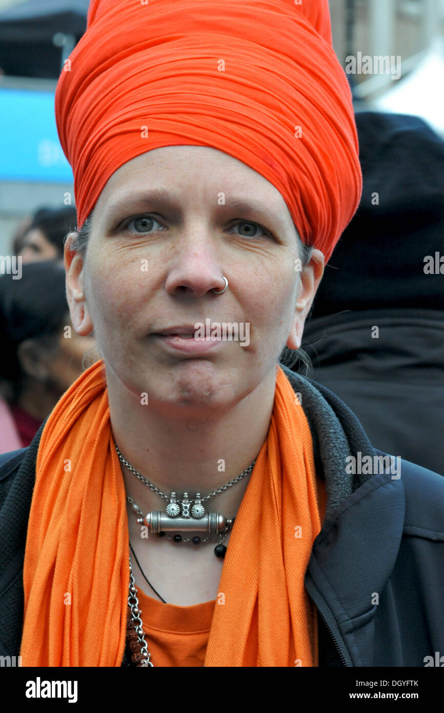 Sikh mujer con turbante fotografías e imágenes de alta resolución - Alamy