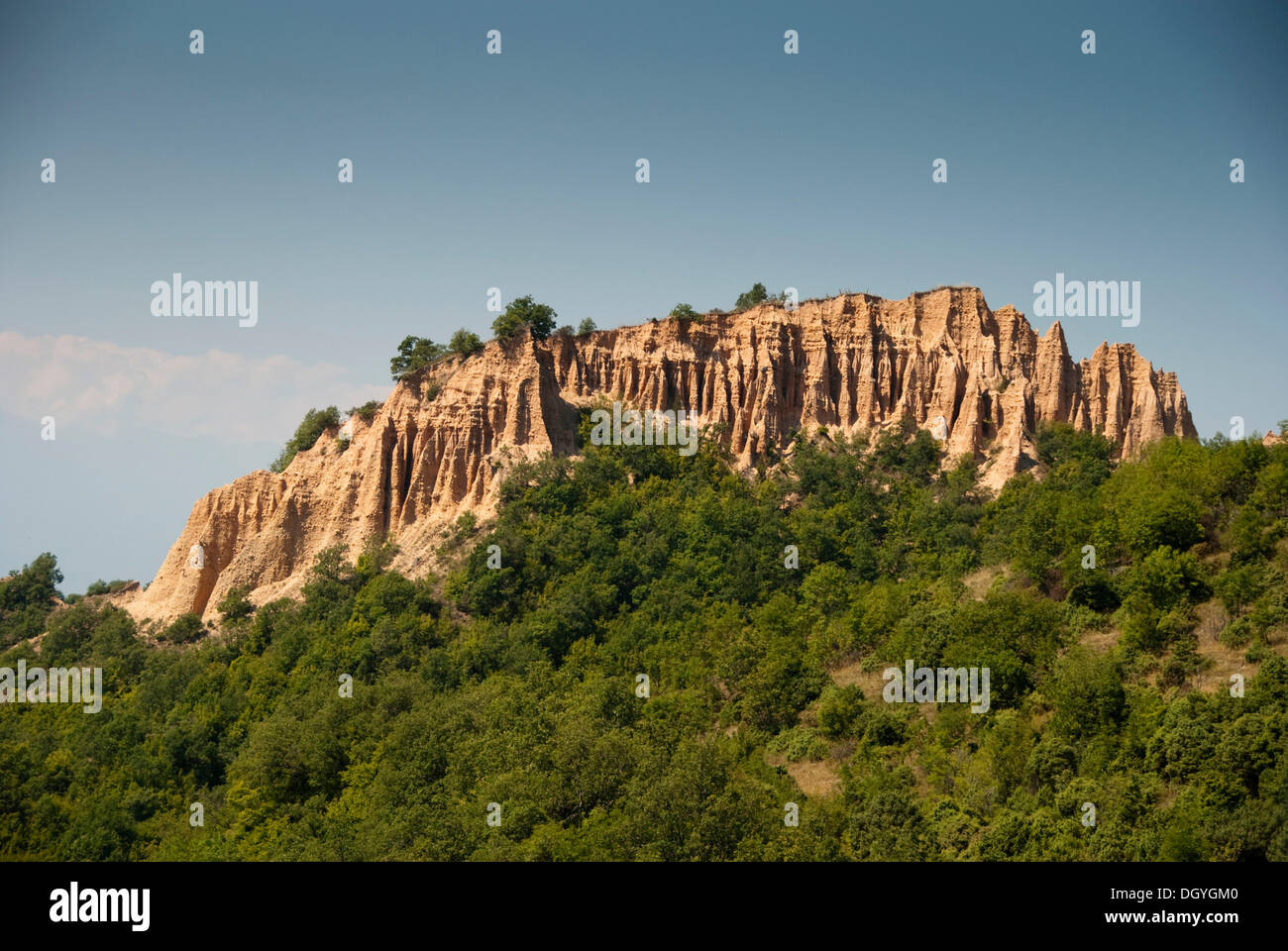 Los acantilados de color arena alrededor de Melnik, zona vinícola, al sur de Bulgaria, Europa Foto de stock