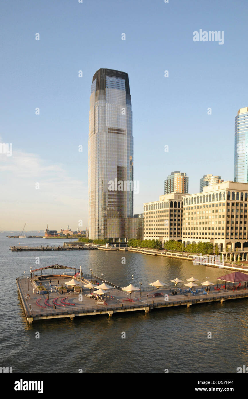 Temprano por la mañana en la torre de Goldman Sachs, la ciudad de Nueva York, Nueva York, América del Norte, EE.UU. Foto de stock