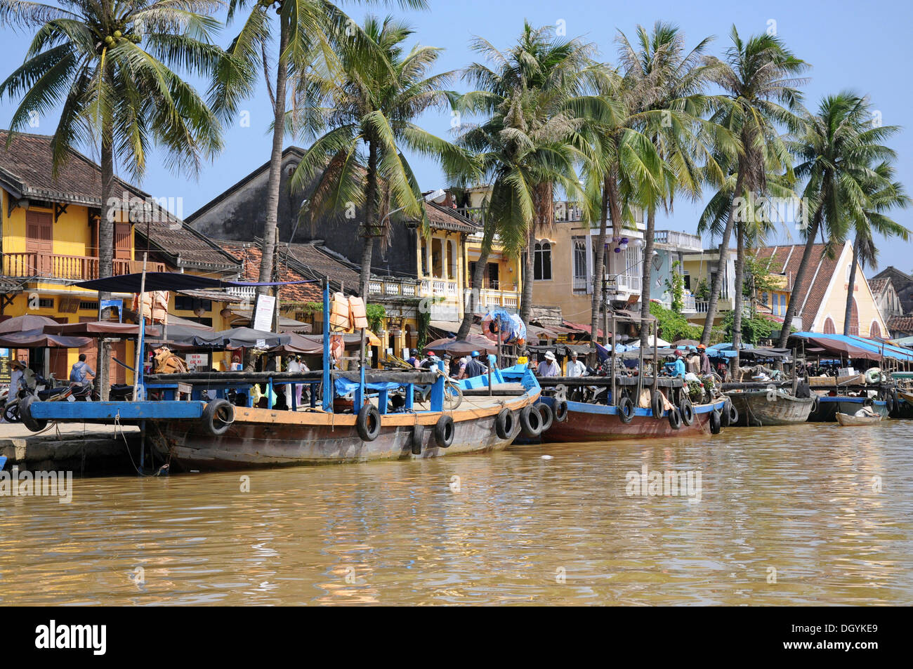 Los buques, río Thu Bon, Hoi An, Vietnam, sudeste de asia Foto de stock