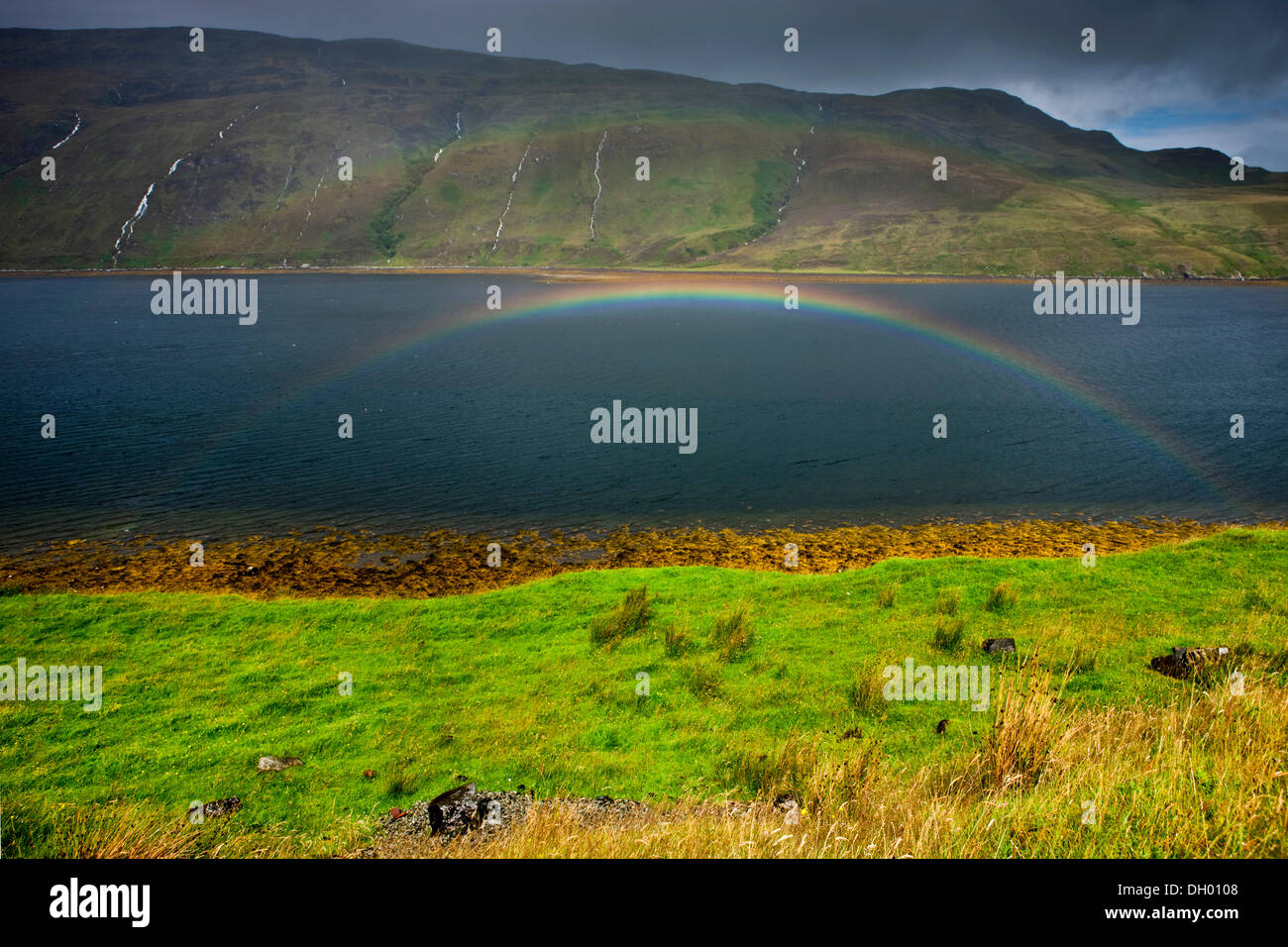 Rainbow, Isla de Skye, Escocia, Reino Unido Foto de stock