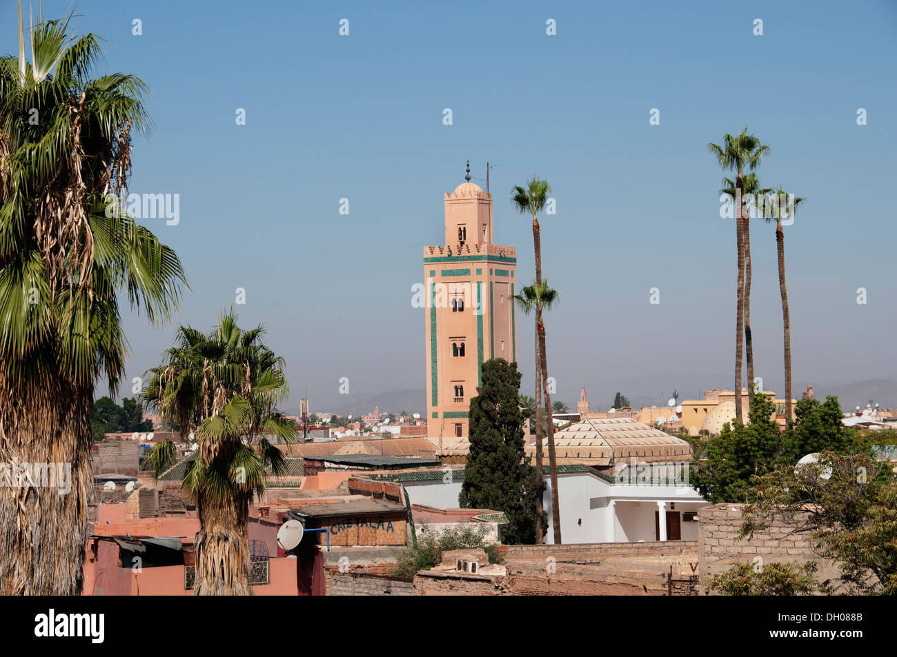 Plaza Jamaa el Fna es un cuadrado y el mercado en la Medina de Marrakech trimestre (ciudad vieja) Marruecos Foto de stock