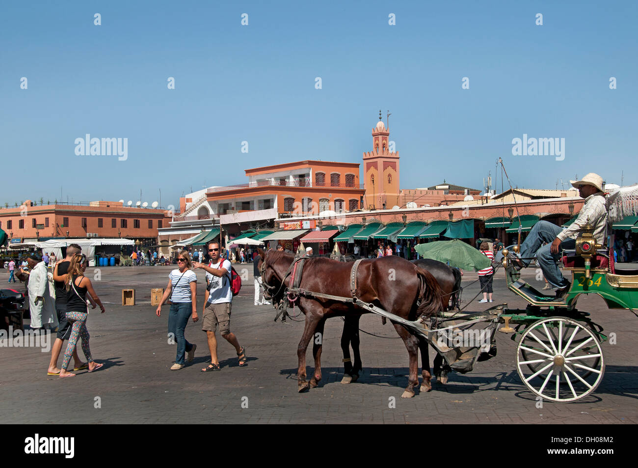 Plaza Jamaa el Fna es un cuadrado y el mercado en la Medina de Marrakech trimestre (ciudad vieja) Marruecos Foto de stock