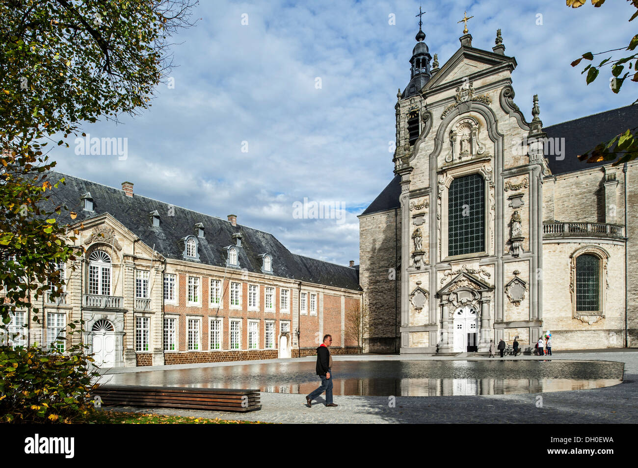 Iglesia barroca y la casa del abad de la Abadía de Averbode premostratenses, Bélgica Foto de stock
