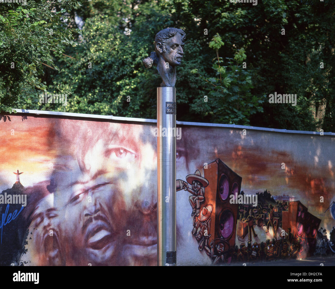 Memorial de frank zappa fotografías e imágenes de alta resolución - Alamy