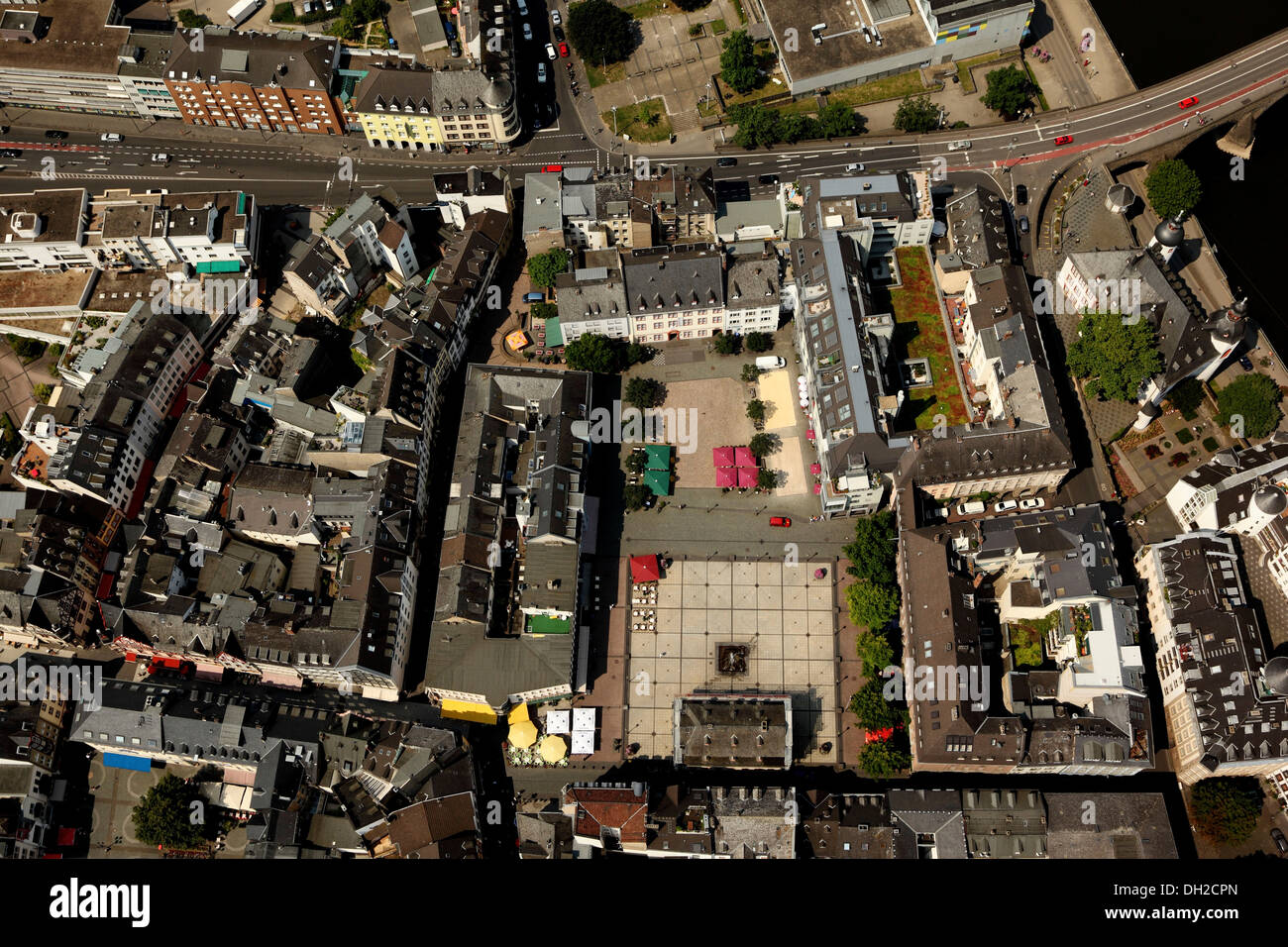 Vista aérea, distrito histórico de Coblenza con Muenzplatz square, Koblenz, Renania-Palatinado Foto de stock