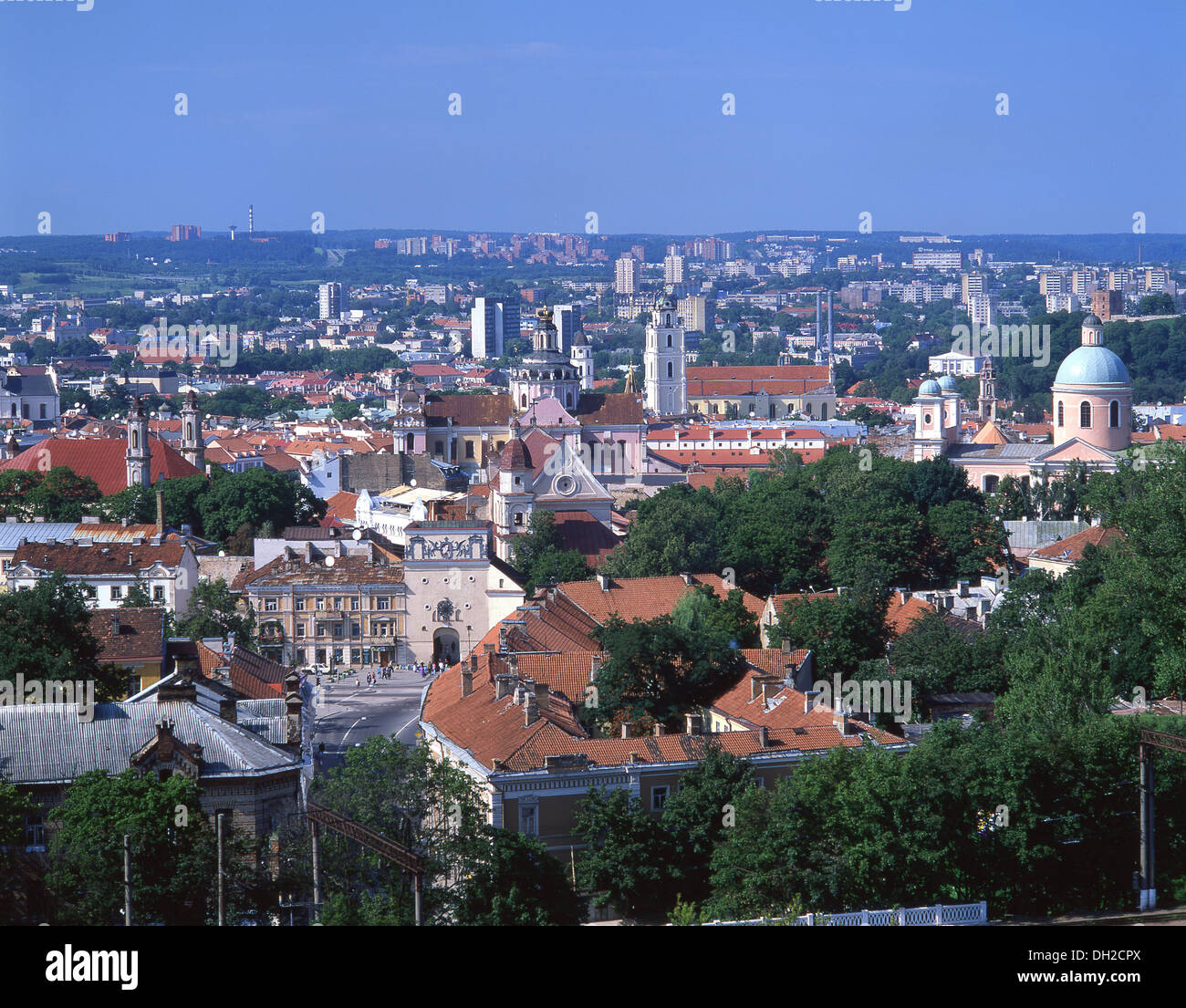 Vista de la ciudad desde la colina de Gediminas, Vilnius, Vilnius County, República de Lituania Foto de stock