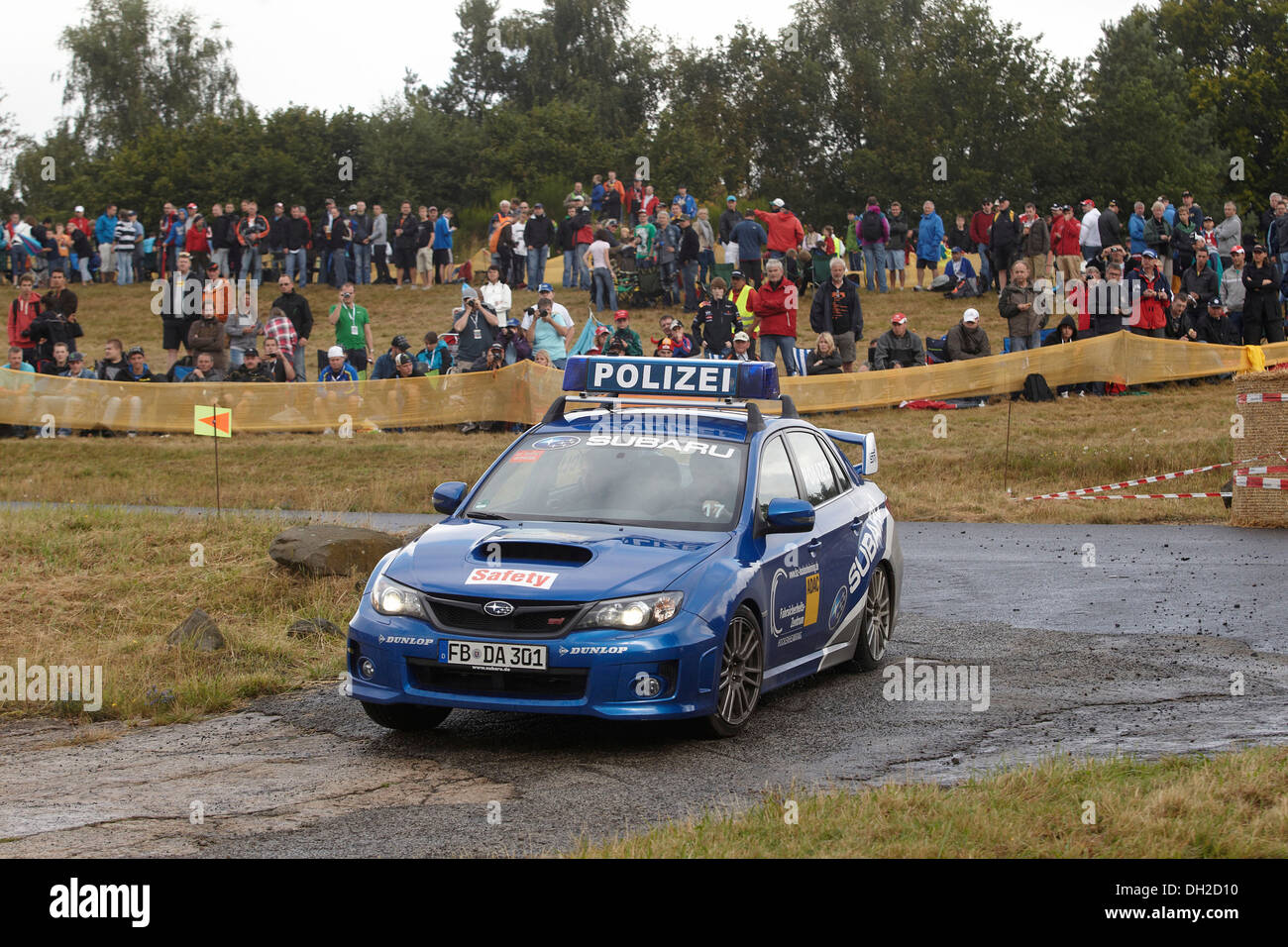 ADAC Rallye Deutschland, etapa especial, zona de entrenamiento militar de Baumholder, un coche de policía de Subaru de Baumholder policía es el Foto de stock