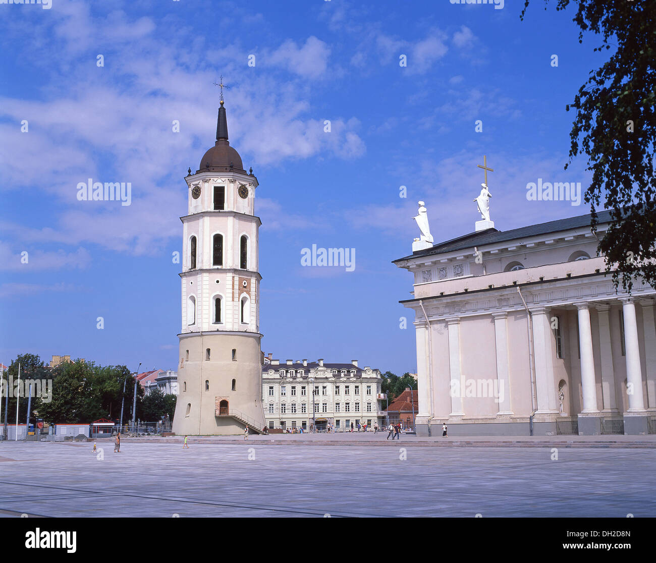 La Catedral de Vilnius y la torre del campanario, la Plaza de la Catedral, el casco antiguo, Vilnius, Vilnius County, República de Lituania Foto de stock