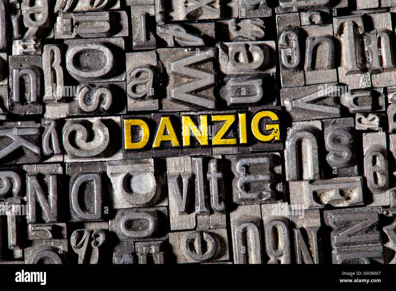 Antiguas letras de plomo que forman el nombre de la ciudad de Danzig Foto de stock