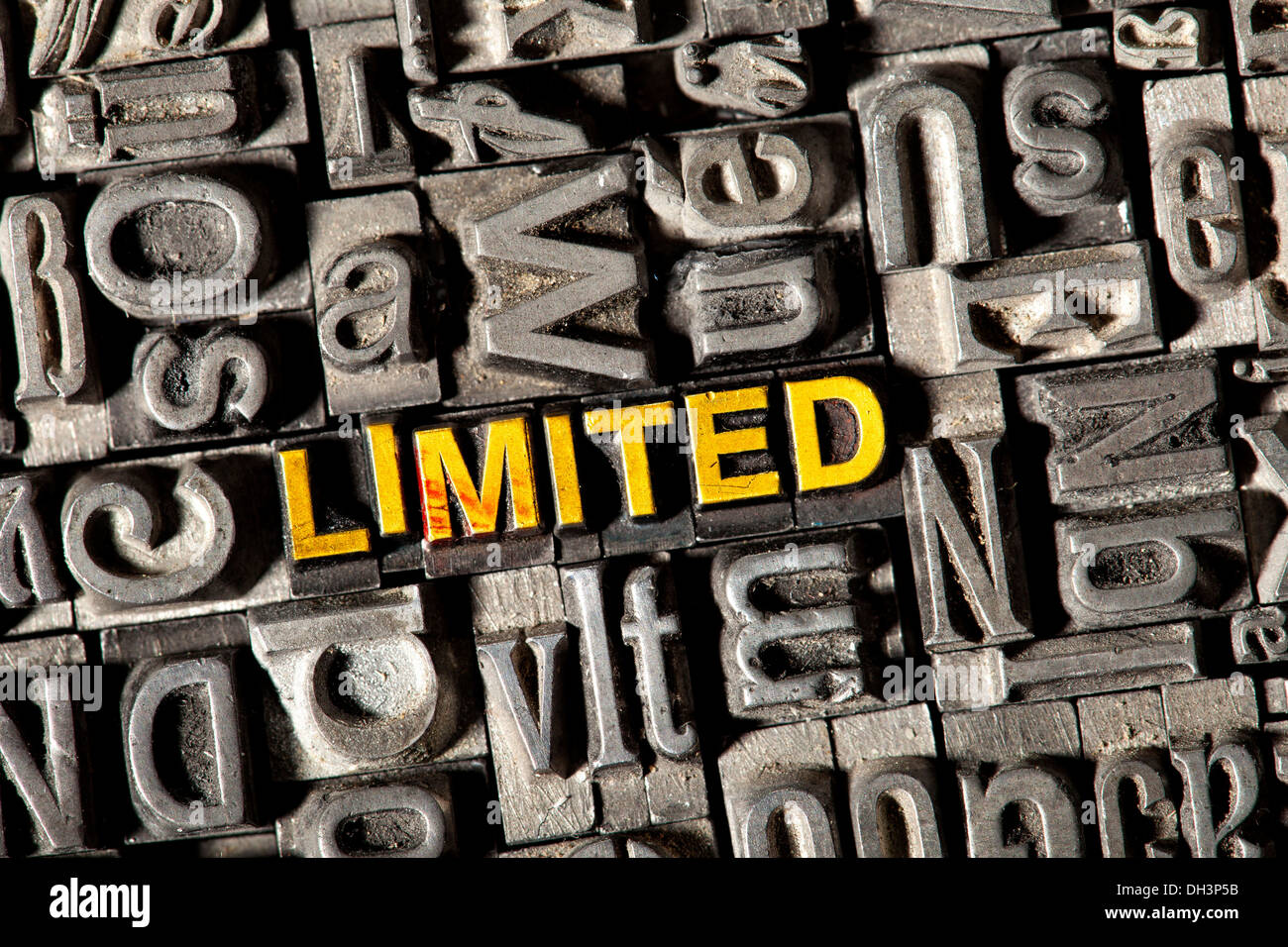 Cable viejo letras que forman la palabra "limitada" Foto de stock