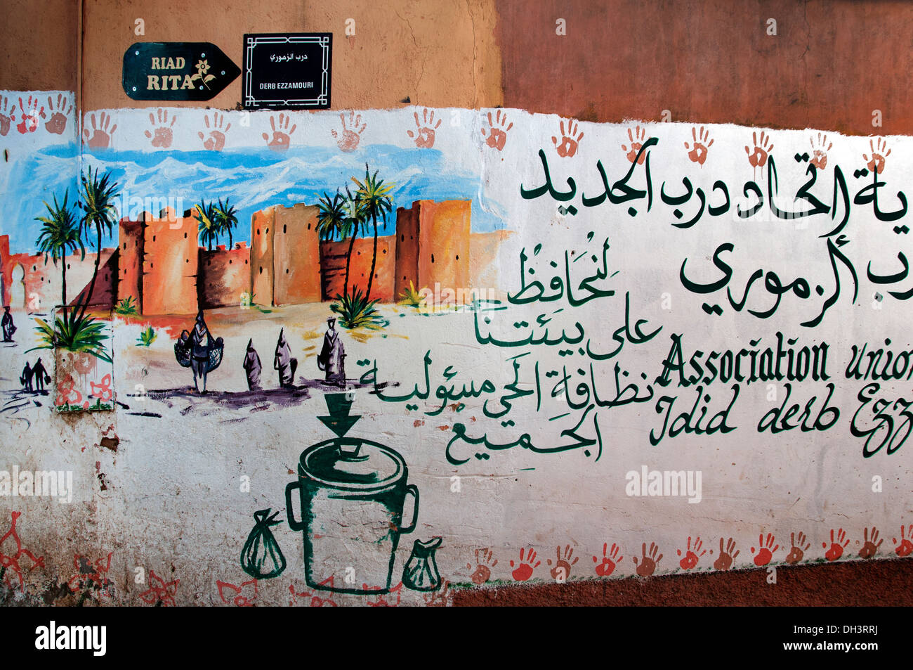 La pintura de la pared marroquí Marruecos Marrakech Medina Foto de stock
