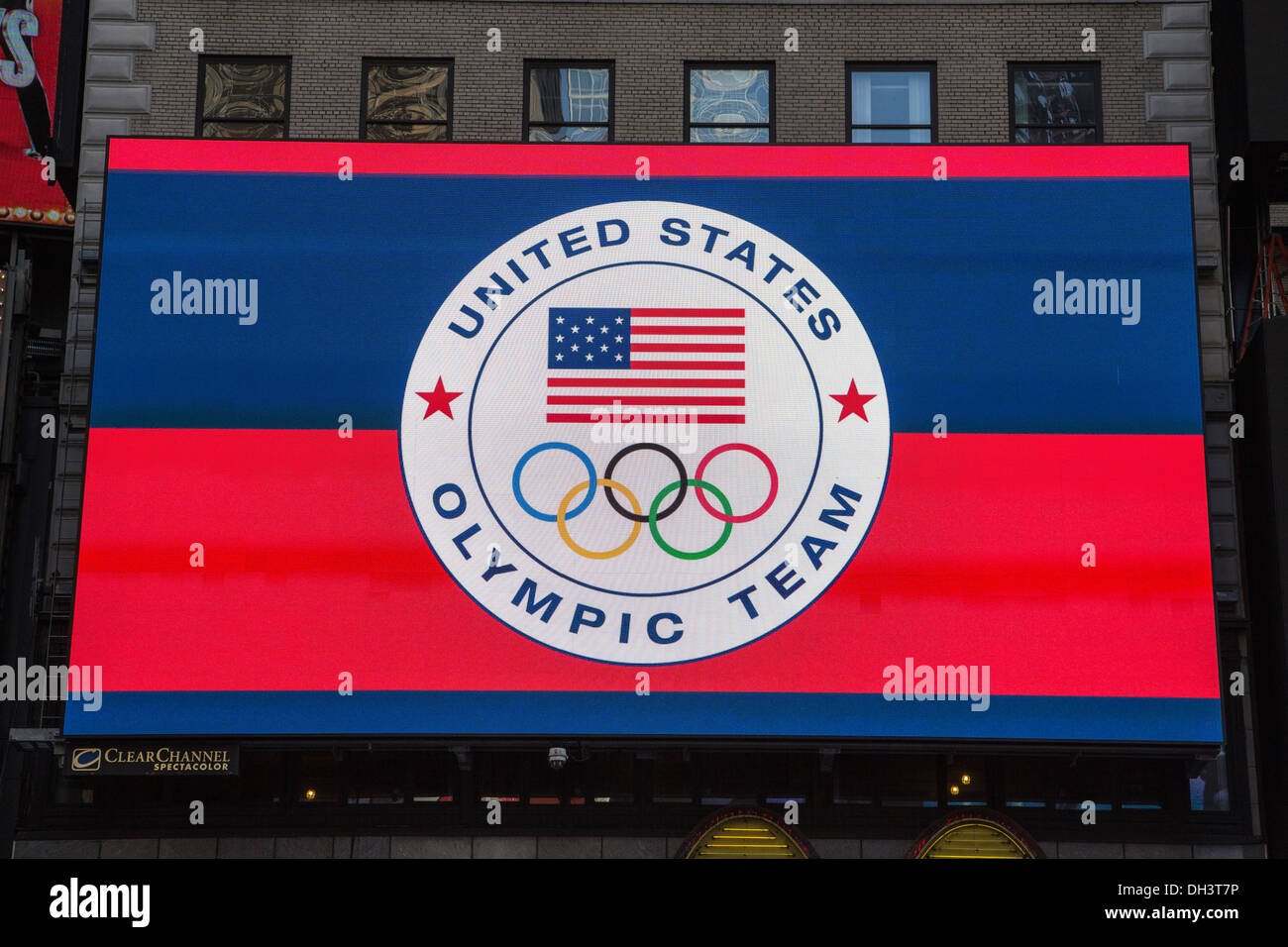 Logotipo del equipo olímpico de los Estados Unidos sobre la placa electrónica en el USOC 100 día cuenta atrás para los Juegos Olímpicos de invierno de Sochi 2014 Foto de stock