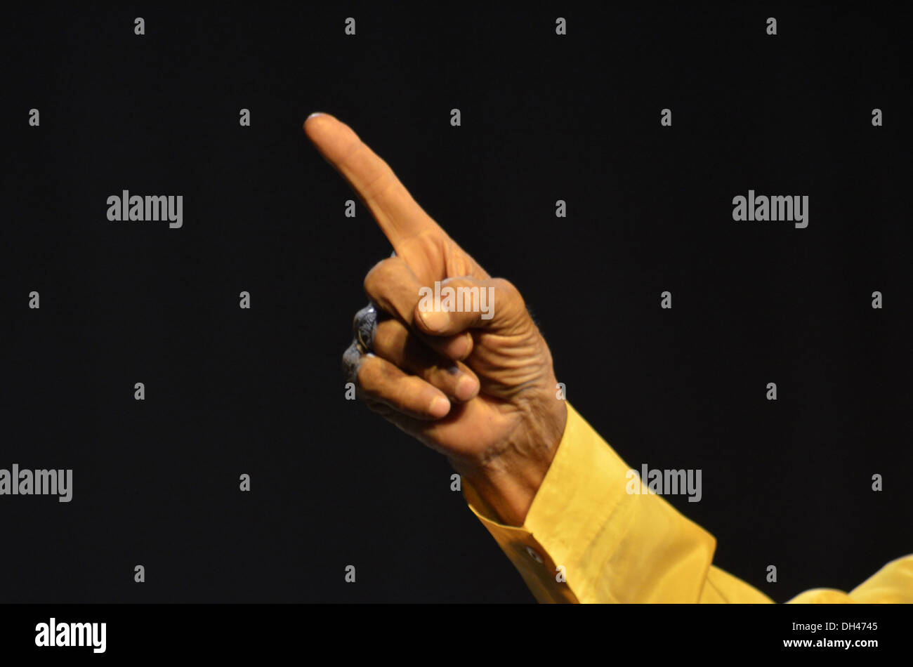 Artista masculino mano con el dedo índice Jodhpur Rajastán India Asia Foto de stock