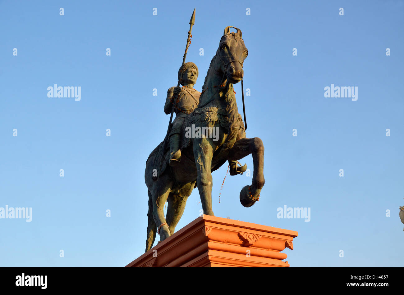 Estatua de Veer Singh Gohil Hameer Gujrat India Asia Foto de stock