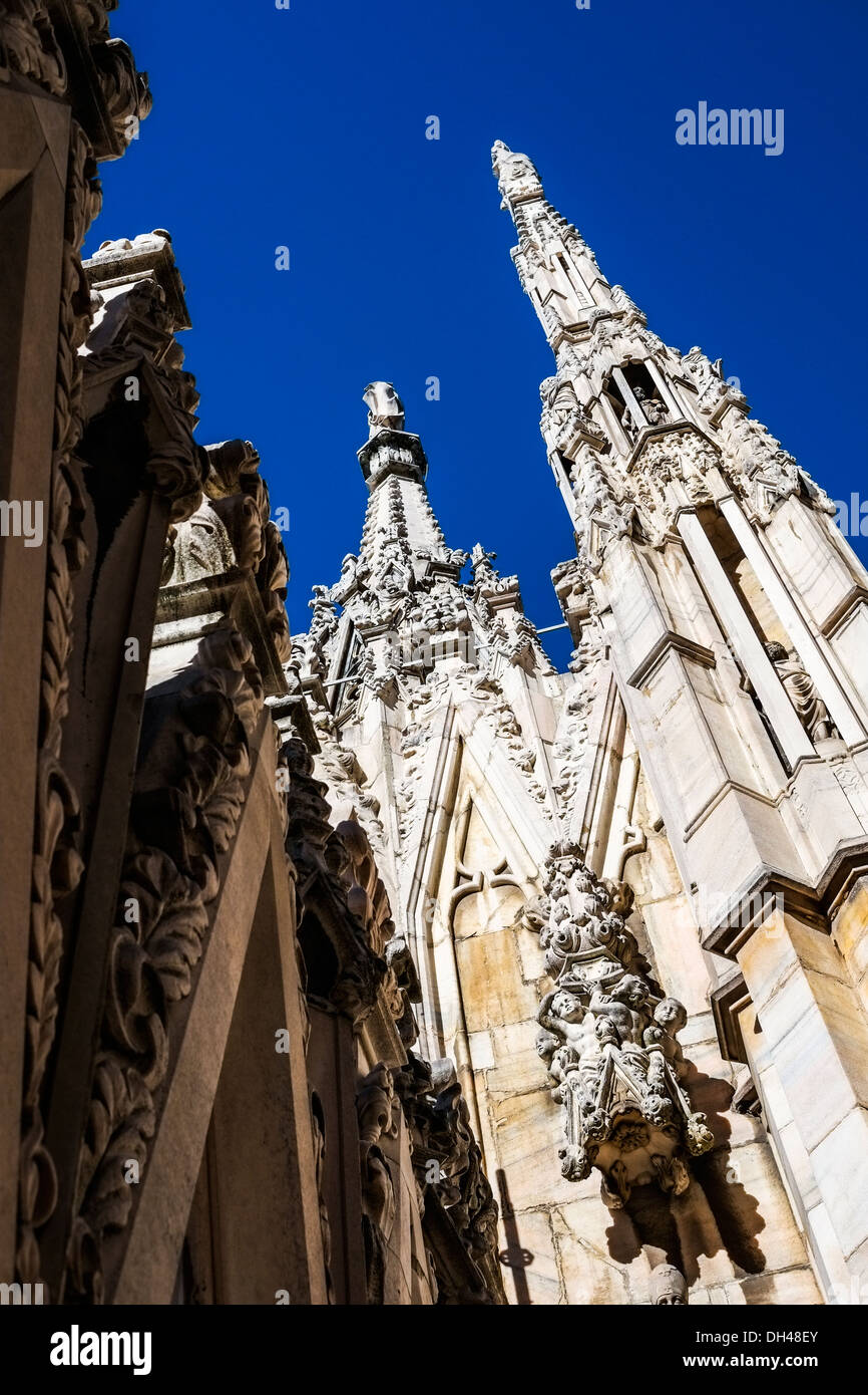 Campanarios de la catedral de Milán, Italia Foto de stock