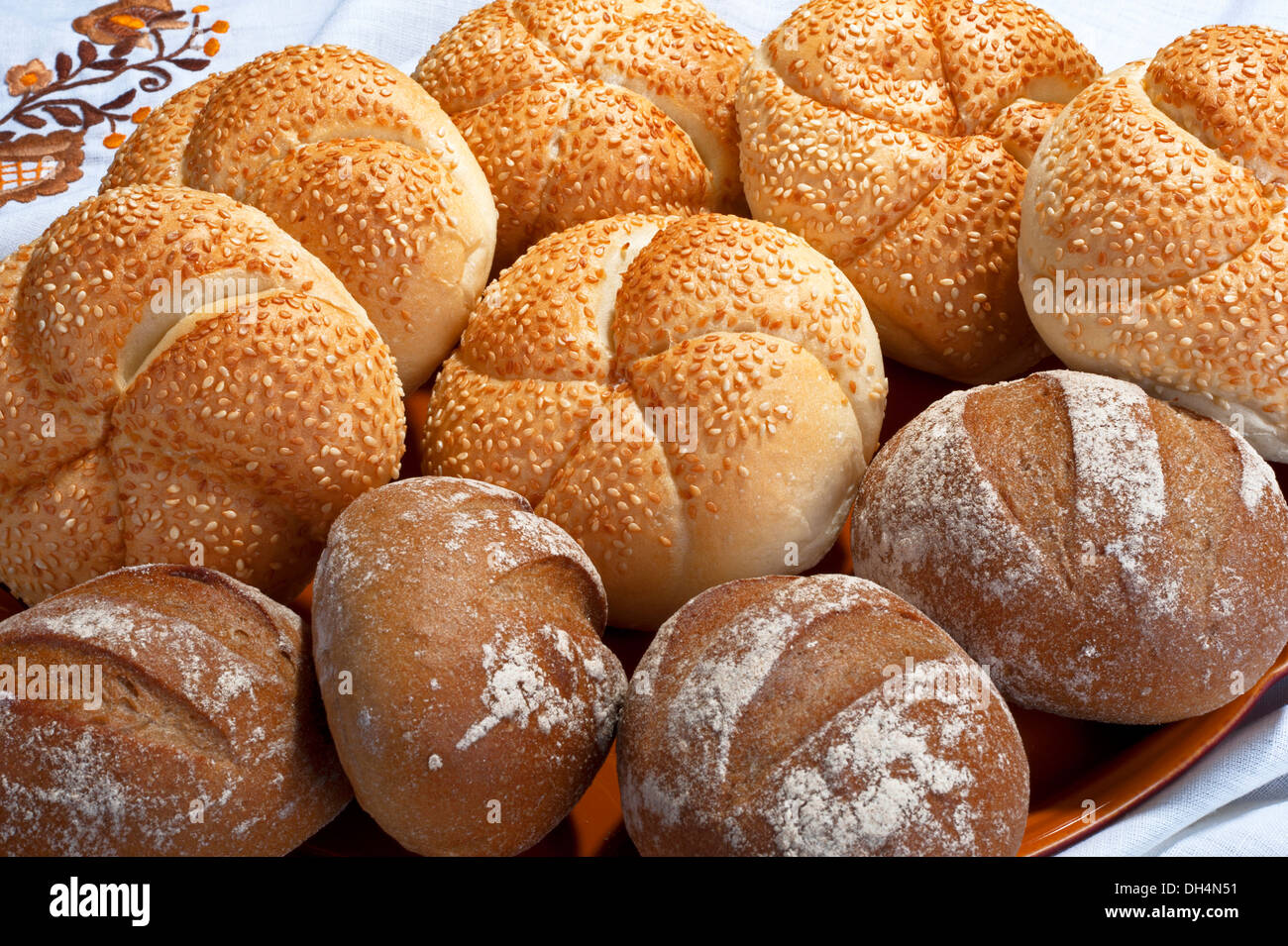 - Baguette de pan y bollos Foto de stock