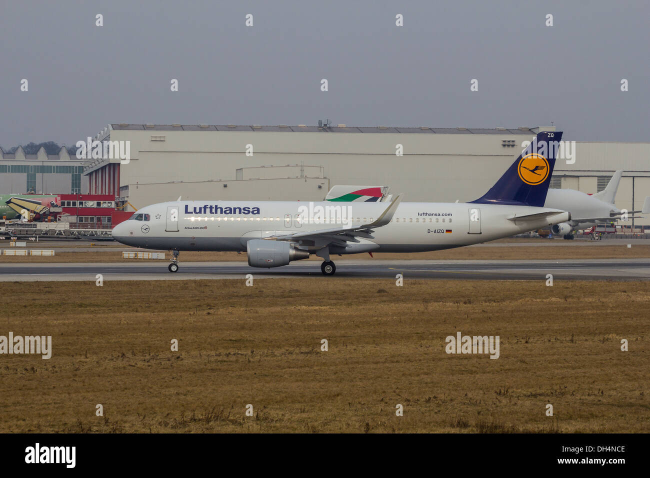 Uno de los primeros Sharklet Airbus A320 en el momento de la entrega de la compañía aérea alemana Lufthansa Foto de stock