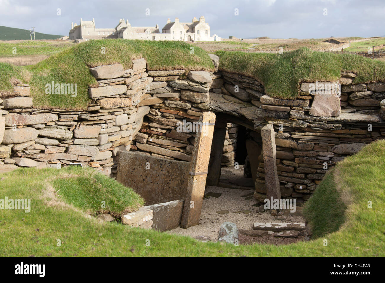 Las islas de Orkney, Escocia. Vista pintoresca del asentamiento neolítico de Skara Brae. Foto de stock