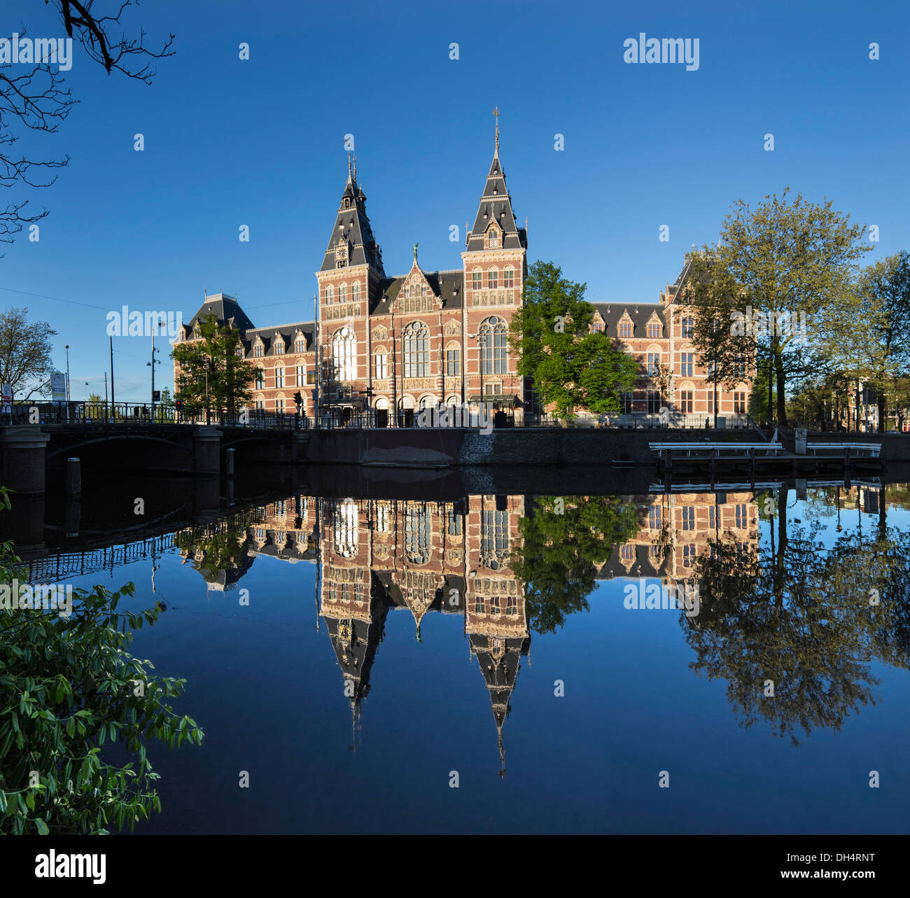 Países Bajos, Amsterdam, Rijksmuseum y reflexión Foto de stock