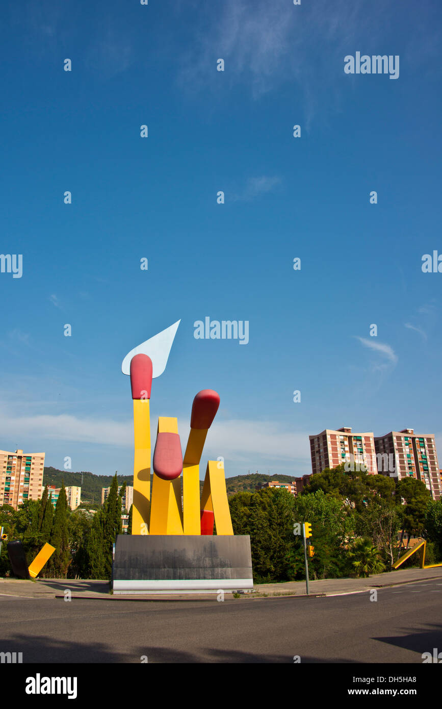 Europa, España, Barcelona, el artista sueco Claes Oldenburg decidió convertir en una gigantesca escultura un elemento Foto de stock