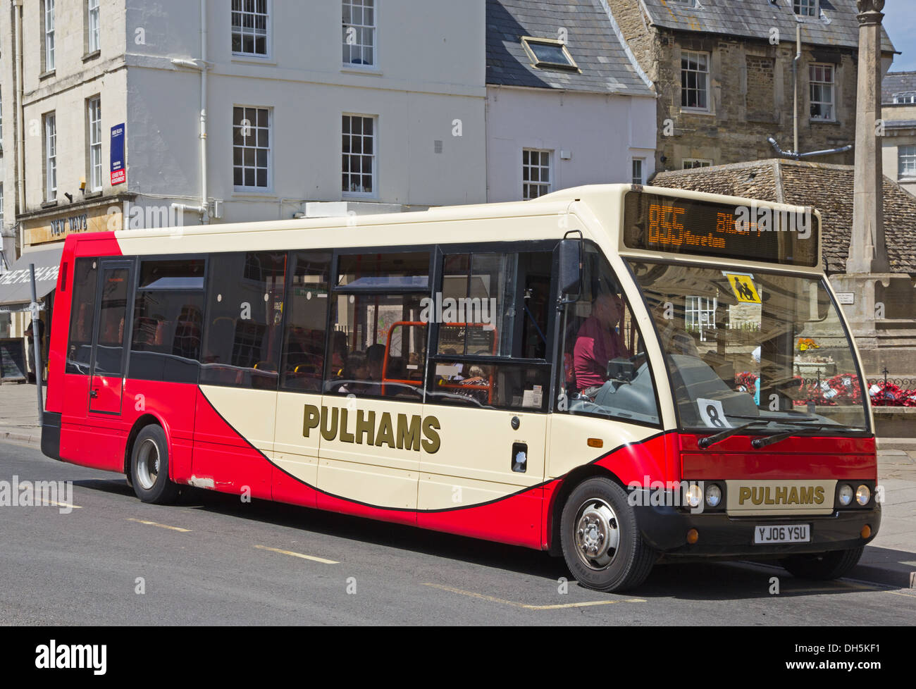 Optare psv autobús operado por Pulhams, Cirencester Foto de stock