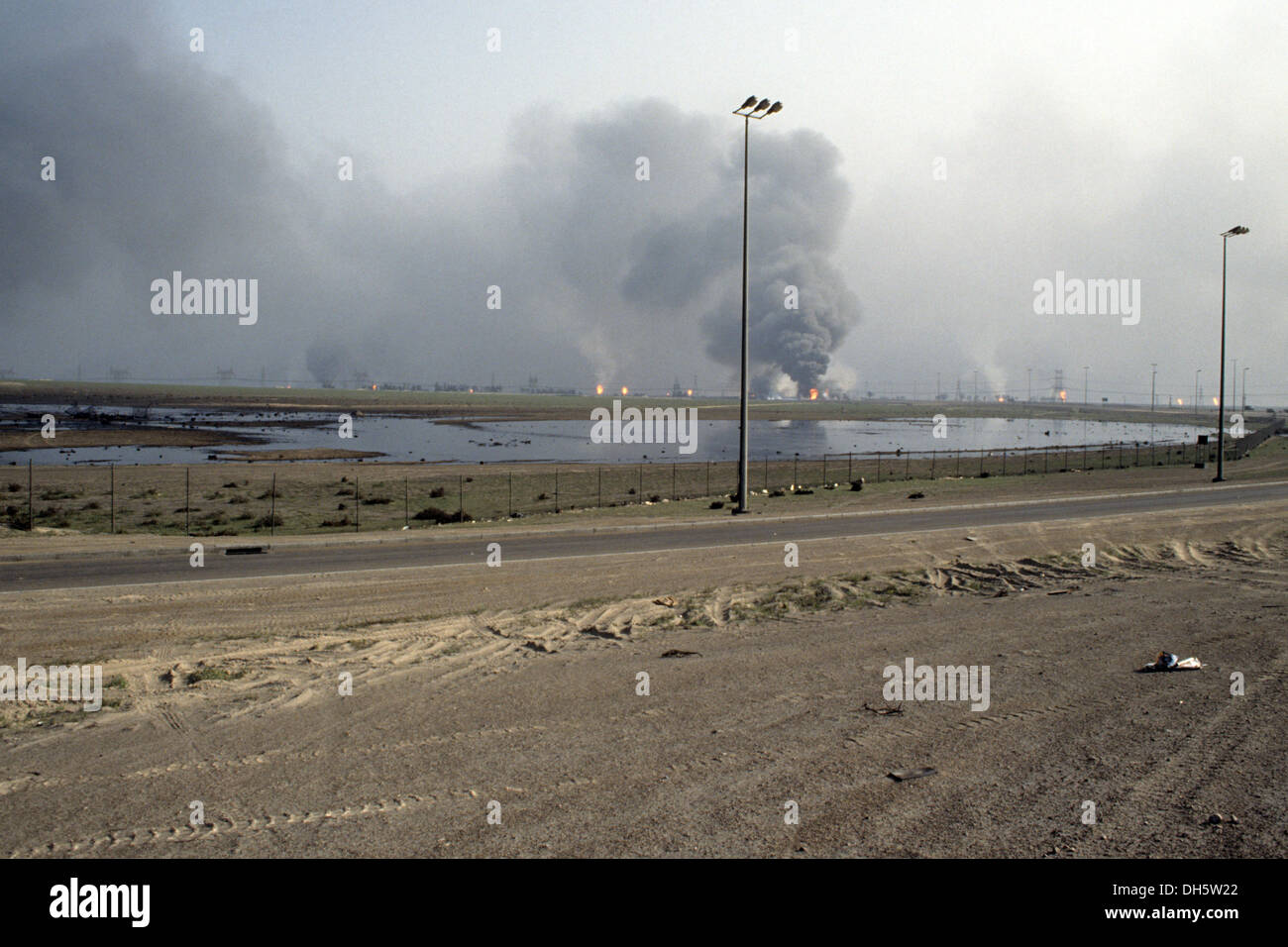Las secuelas de la guerra del Golfo de 1991 en pozos de petróleo en Kuwait Incendio en la zona