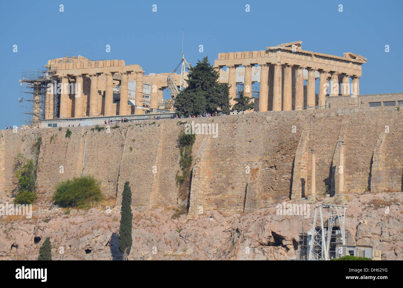 El Partenón, en la cima de la acrópolis, Atenas, Grecia. Símbolo de la democracia occidental. Construido en 447BC. Foto de stock