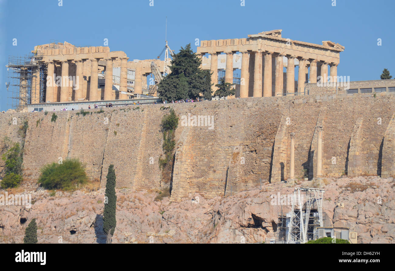 El Partenón, en la cima de la Acrópolis, en Atenas, Grecia. Símbolo de la democracia occidental, construido en 447BC. Foto de stock