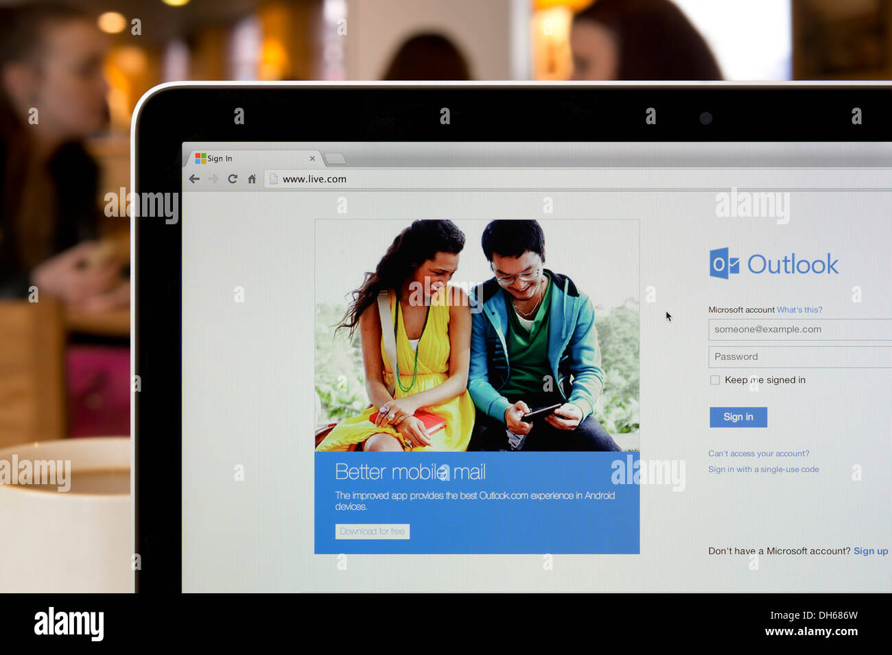 El sitio web de Windows Live shot en un ambiente de cafetería (sólo para uso editorial: -print, televisión, e-book editorial y sitio web). Foto de stock