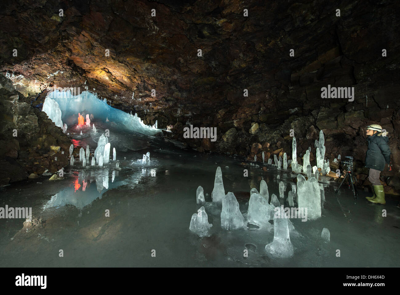 Cueva de estalactitas de hielo Lofthellir Akureyri Islandia del Norte de Europa Foto de stock