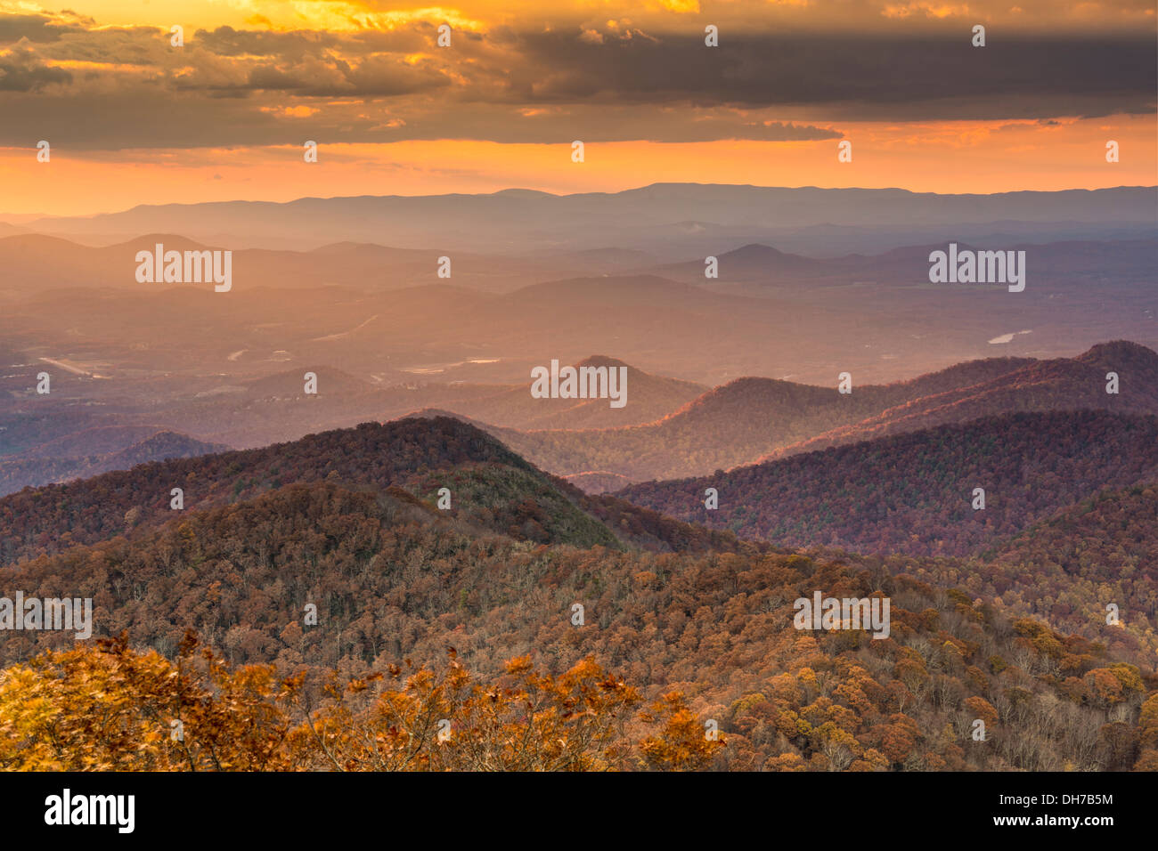 Blue Ridge Mountains, al anochecer, en el norte de Georgia, Estados Unidos. Foto de stock