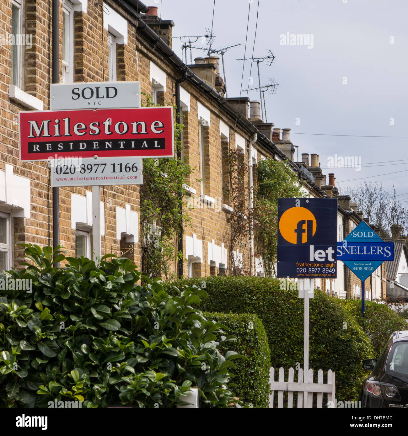 Casas en venta en calle típica de Londres, Reino Unido Fotografía de stock  - Alamy