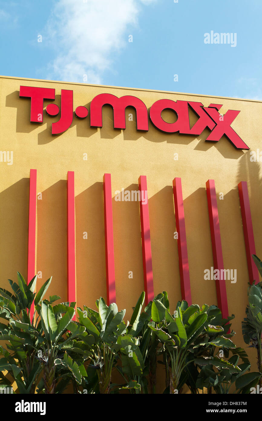 T.J. Maxx, en Tustin California una cadena de tiendas por departamento  americano de propiedad de TJX Empresas y un importante minorista de ropa en  los EE.UU Fotografía de stock - Alamy
