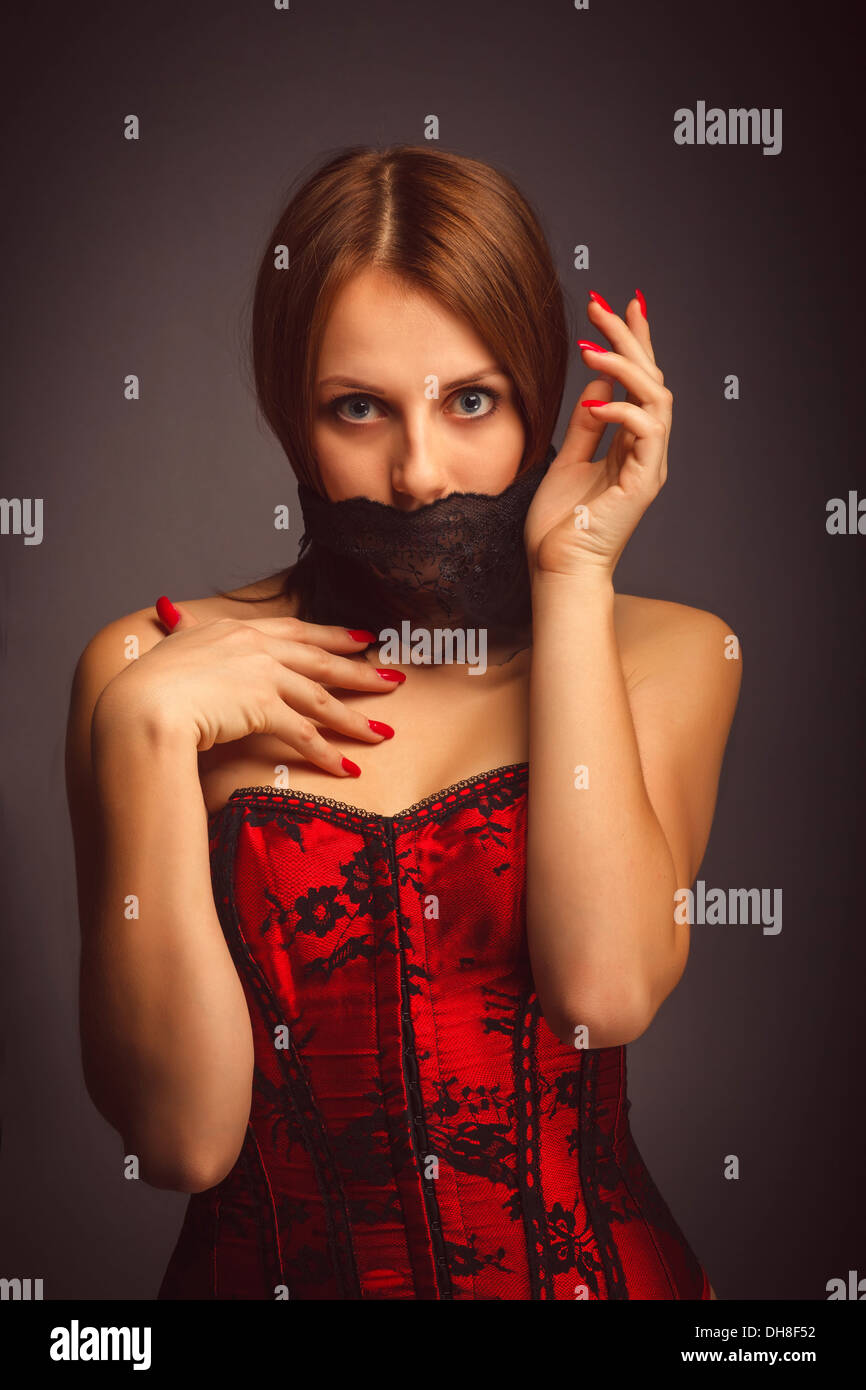 Mujeres en corsé fotografías e imágenes de alta resolución - Alamy