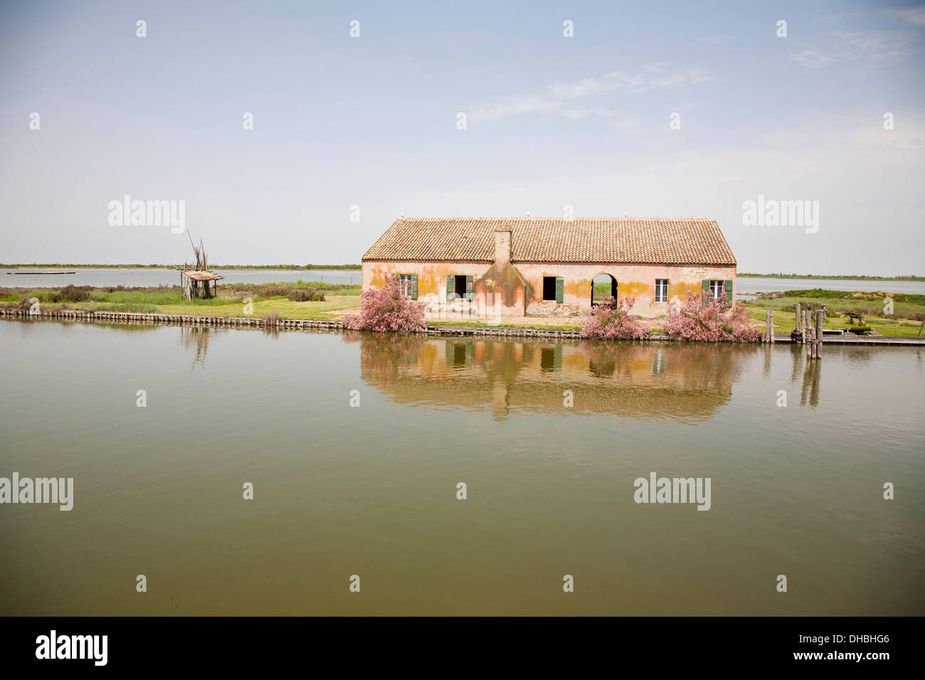 Casa tradicional, casoni di valle, de los Valles de Comacchio, provincia de Ferrara, delta del río Po, Emilia Romagna, Italia, Europa Foto de stock