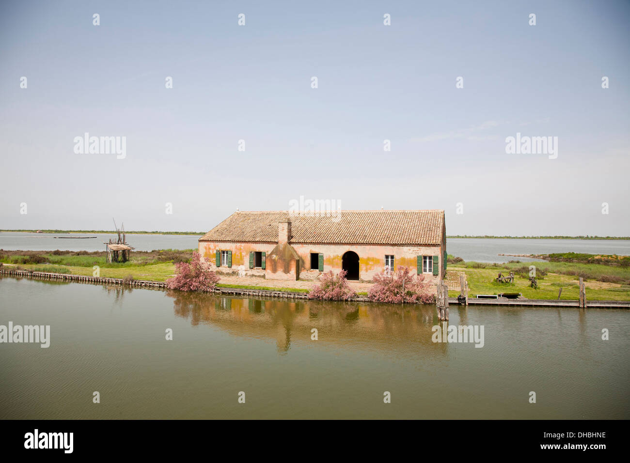 Casa tradicional, casoni di valle, de los Valles de Comacchio, provincia de Ferrara, delta del río Po, Emilia Romagna, Italia, Europa Foto de stock