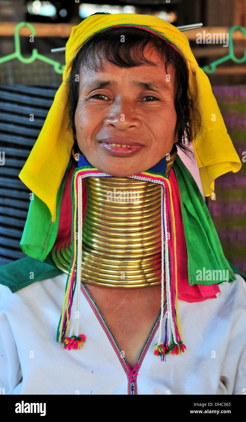 Las tribus de la colina en Tailandia - un cuello largo Mujer Karen (Mae Hong Son) Foto de stock