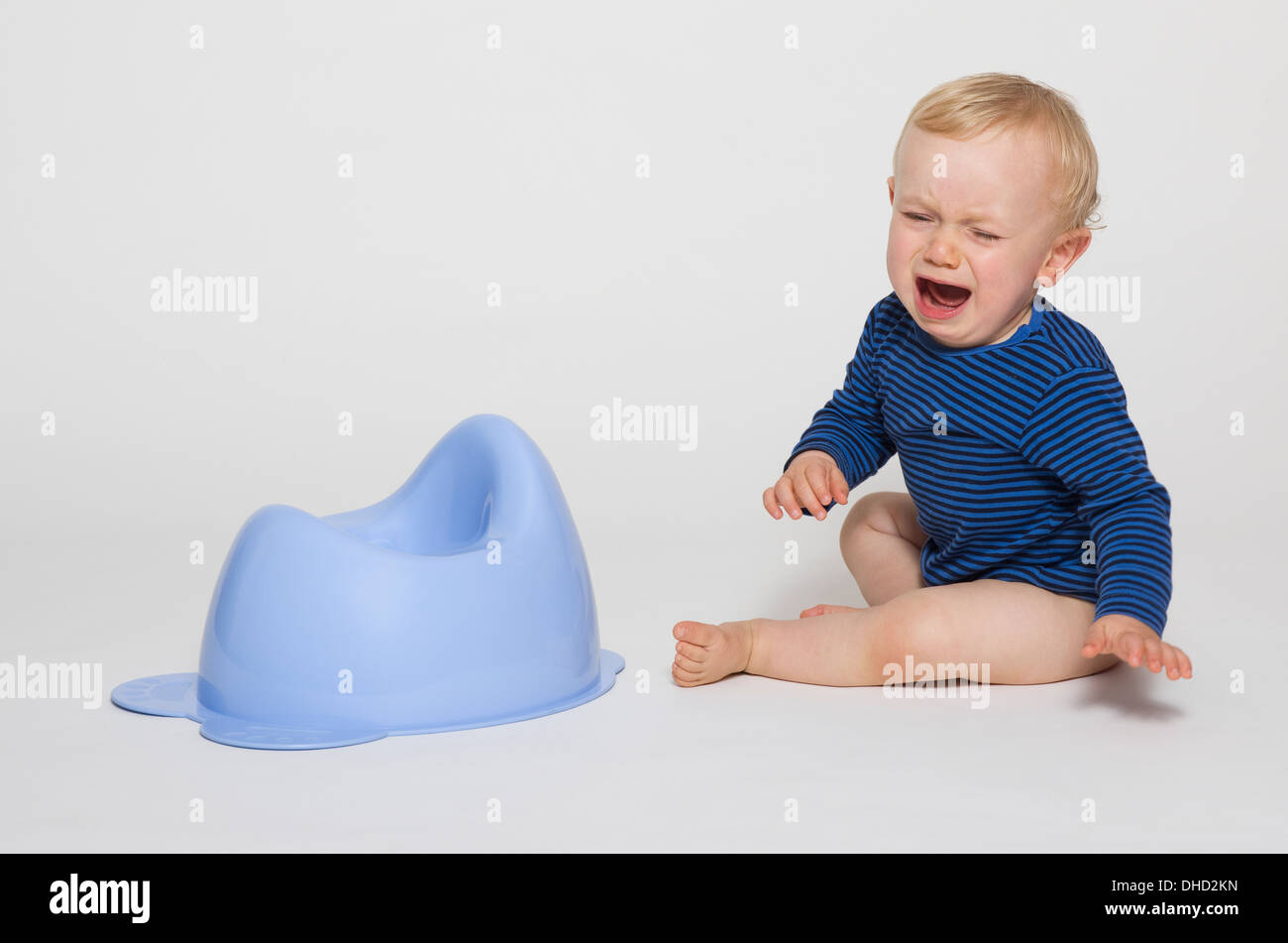 Orinal bebé fotografías e imágenes de alta resolución - Alamy
