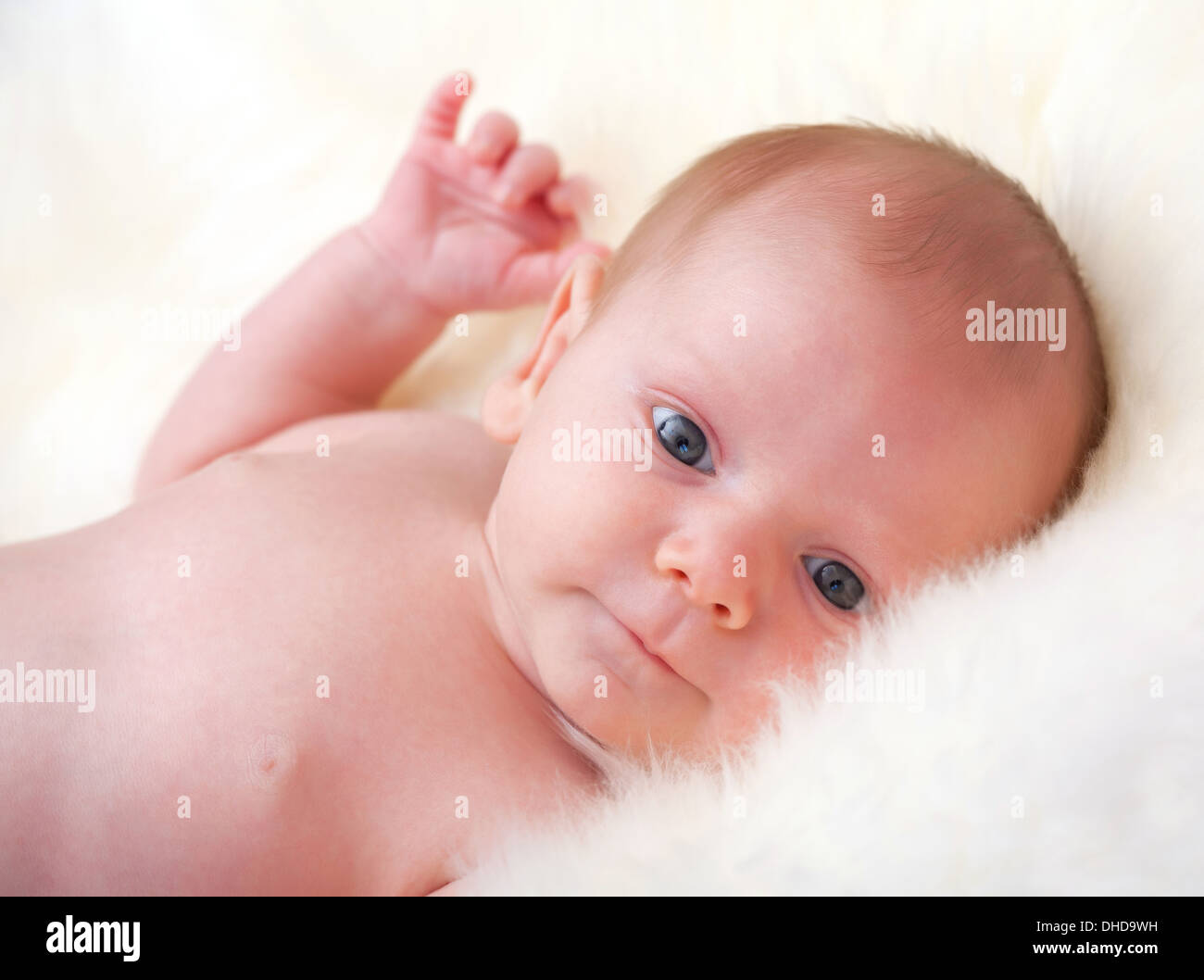 Retrato de lindo bebé caucásico Foto de stock